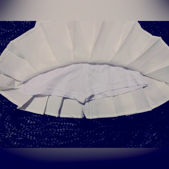 White pleated Skirt/New without tags - Picture 4 of 5